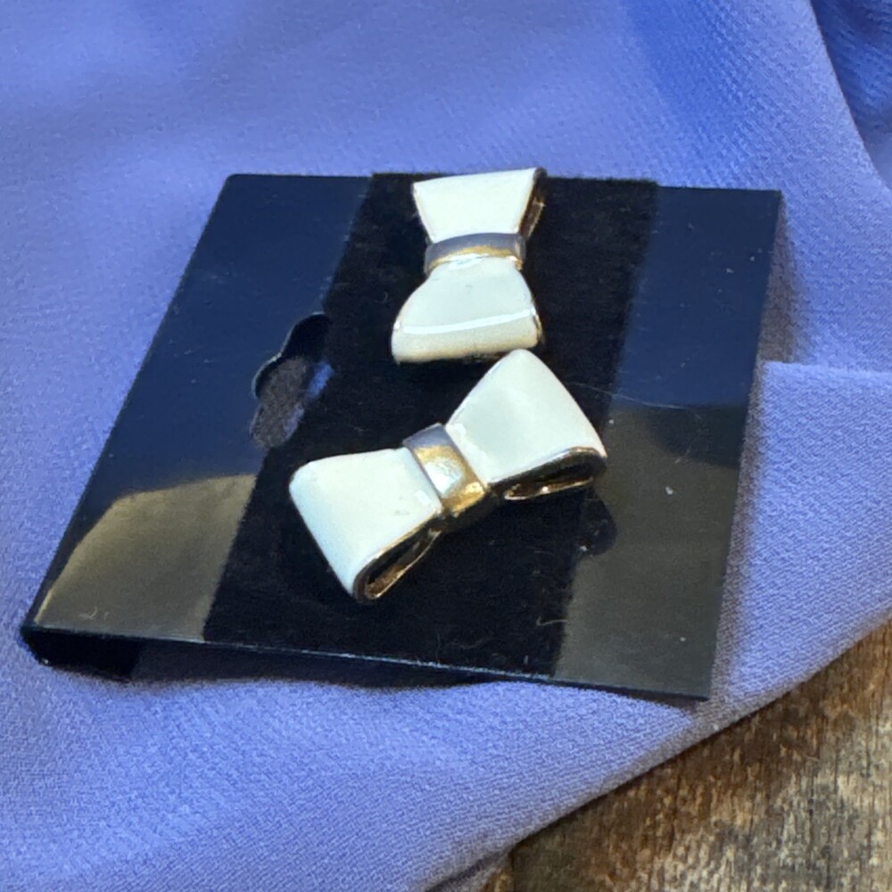 VTG Gold Tone Bow Ribbon White Cream Enamel Earrings - Straight Back